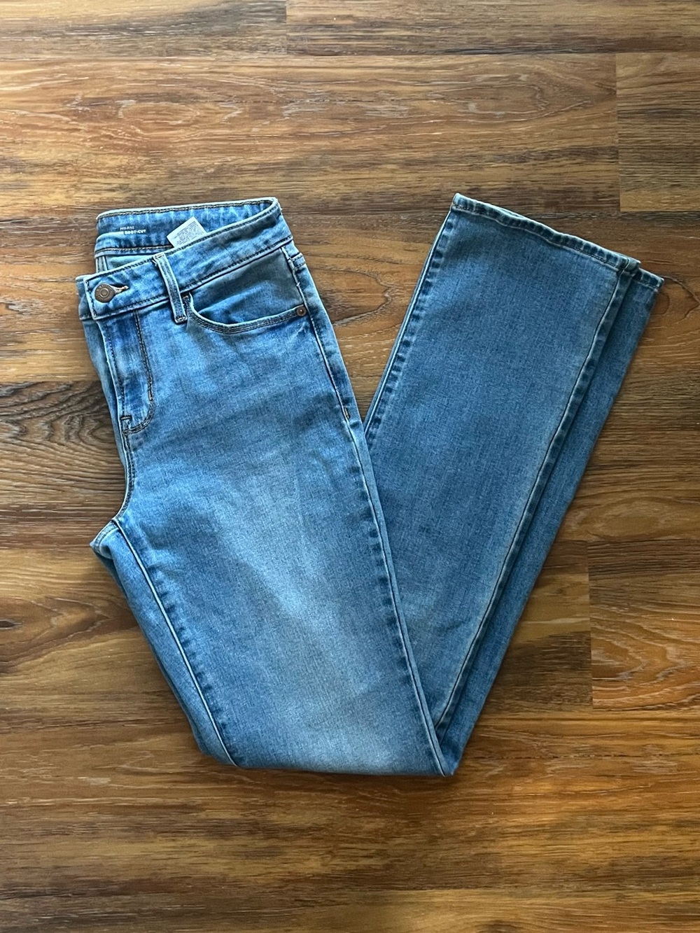 Old Navy Mid-Rise “Kicker Boot-Cut” in Medium Wash - Size 4